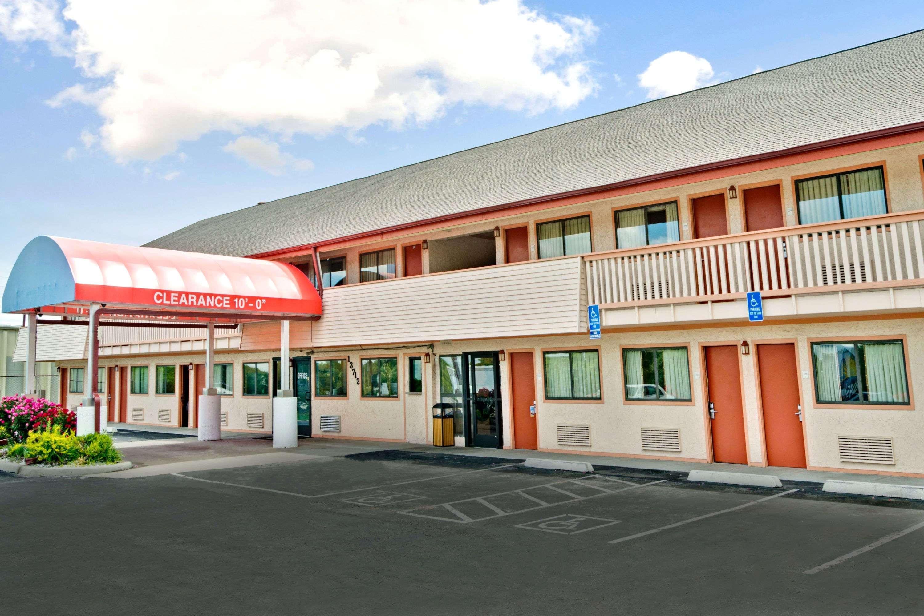 Days Inn By Wyndham Independence Exteriér fotografie