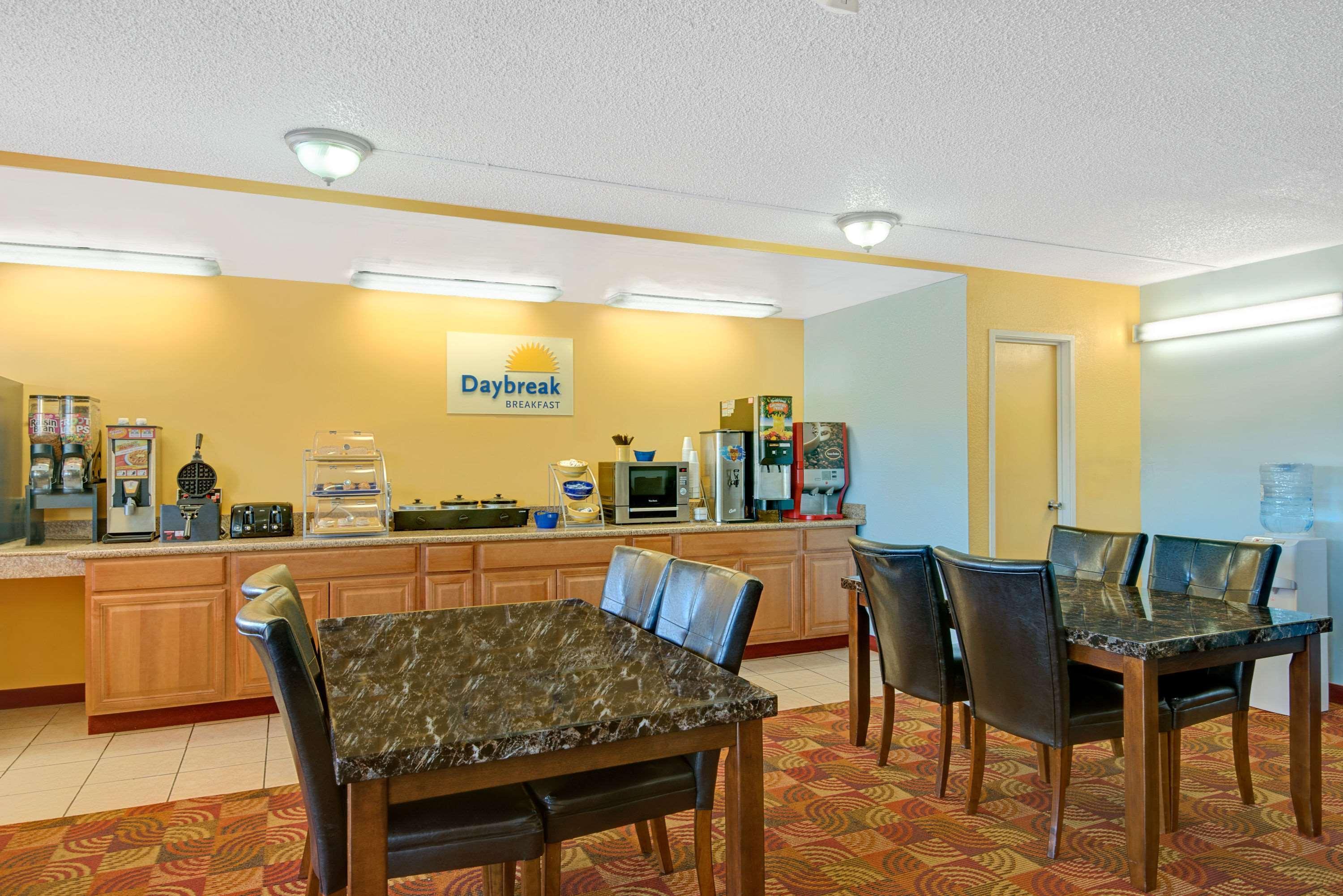 Days Inn By Wyndham Independence Exteriér fotografie