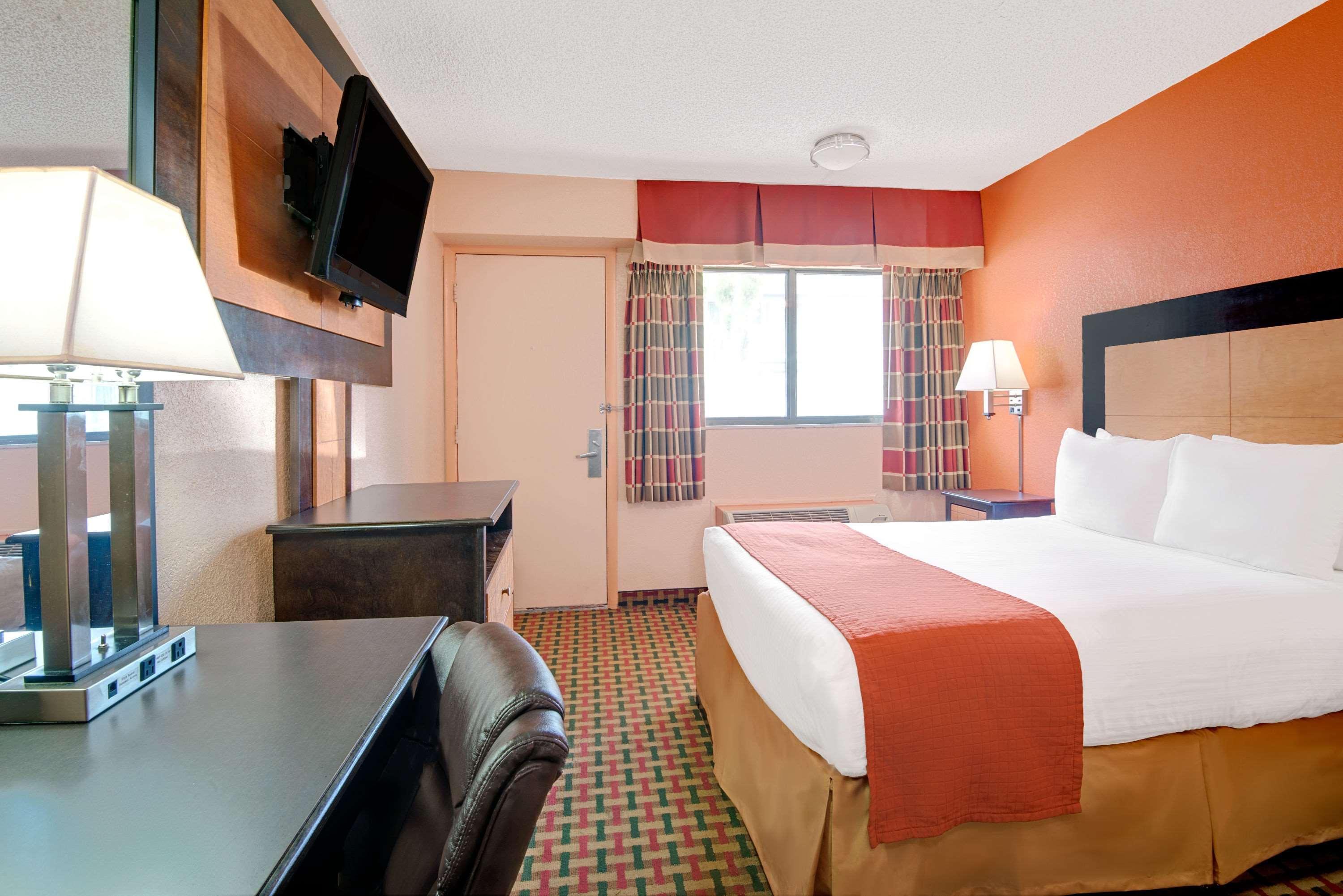Days Inn By Wyndham Independence Exteriér fotografie