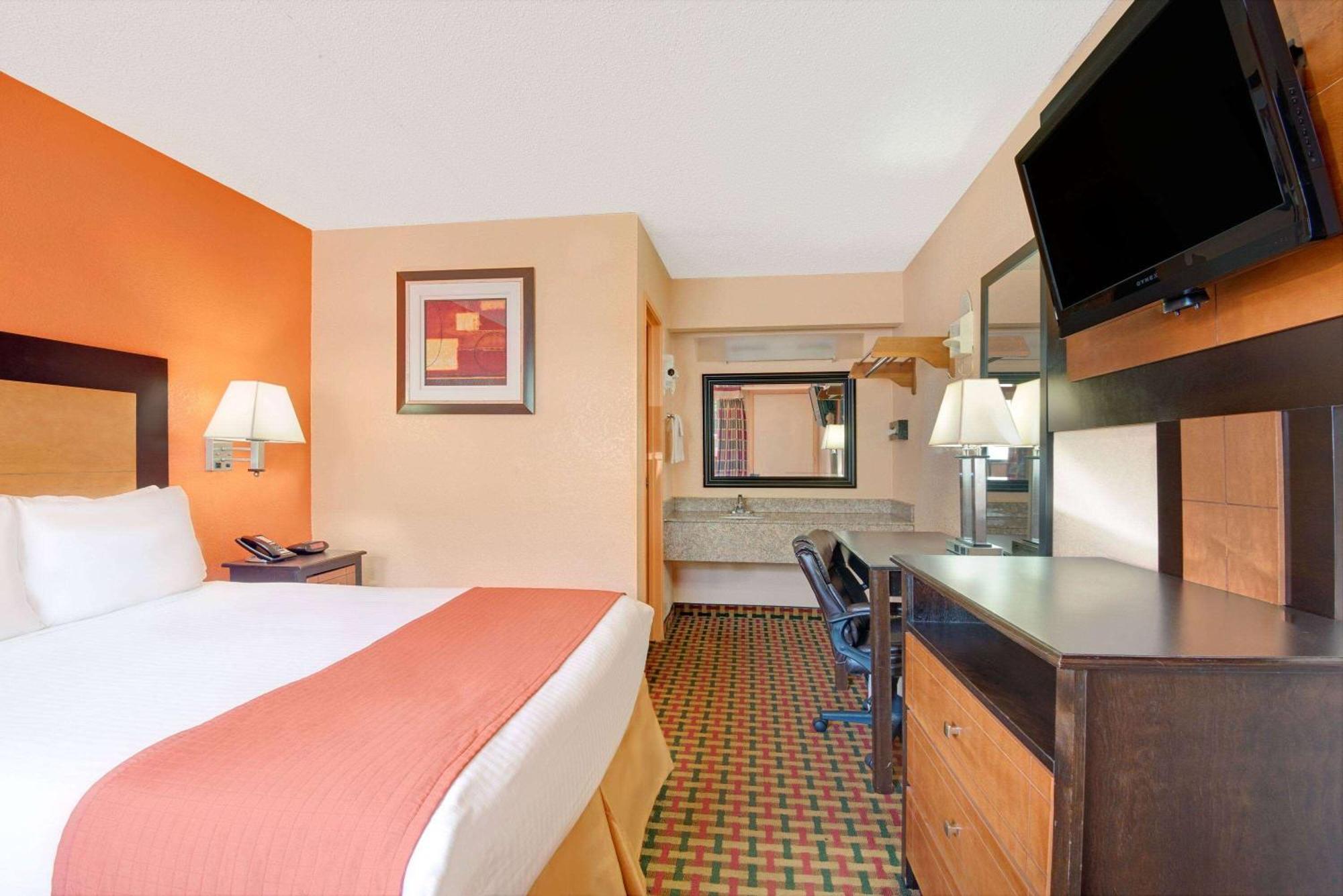 Days Inn By Wyndham Independence Exteriér fotografie